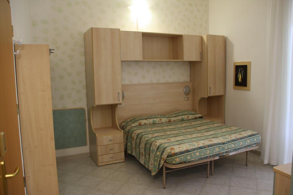 Hotel Flora Белларія-Іджеа-Марина Номер фото
