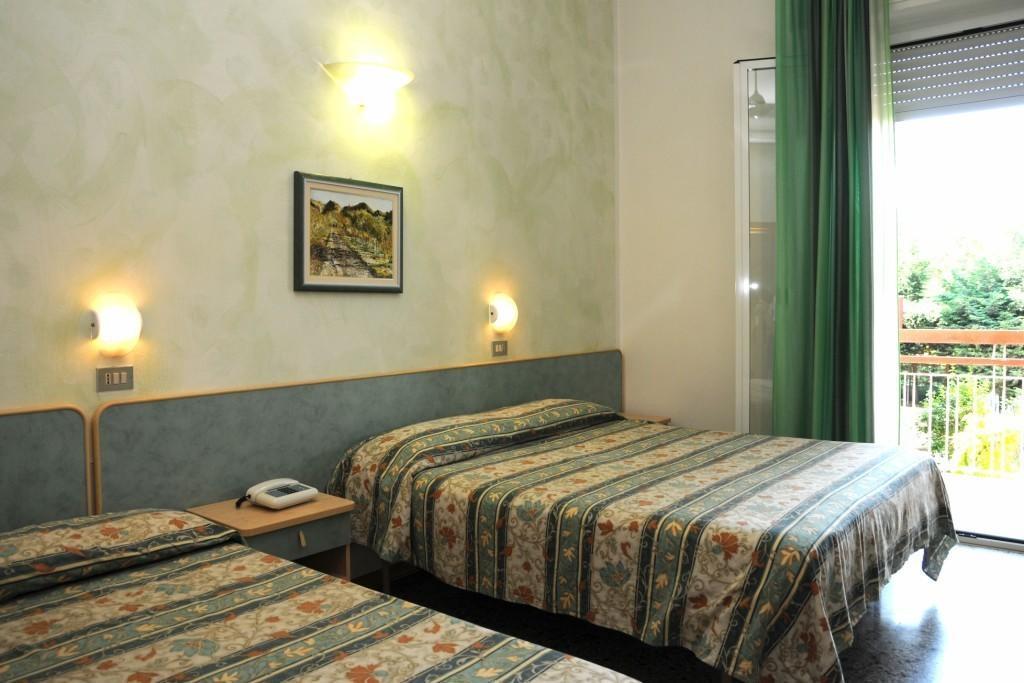 Hotel Flora Белларія-Іджеа-Марина Номер фото
