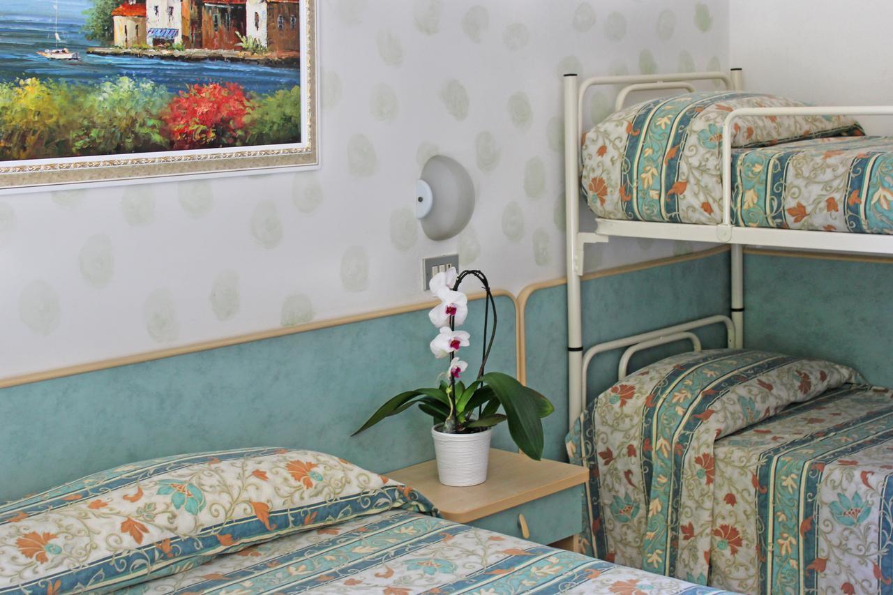 Hotel Flora Белларія-Іджеа-Марина Екстер'єр фото