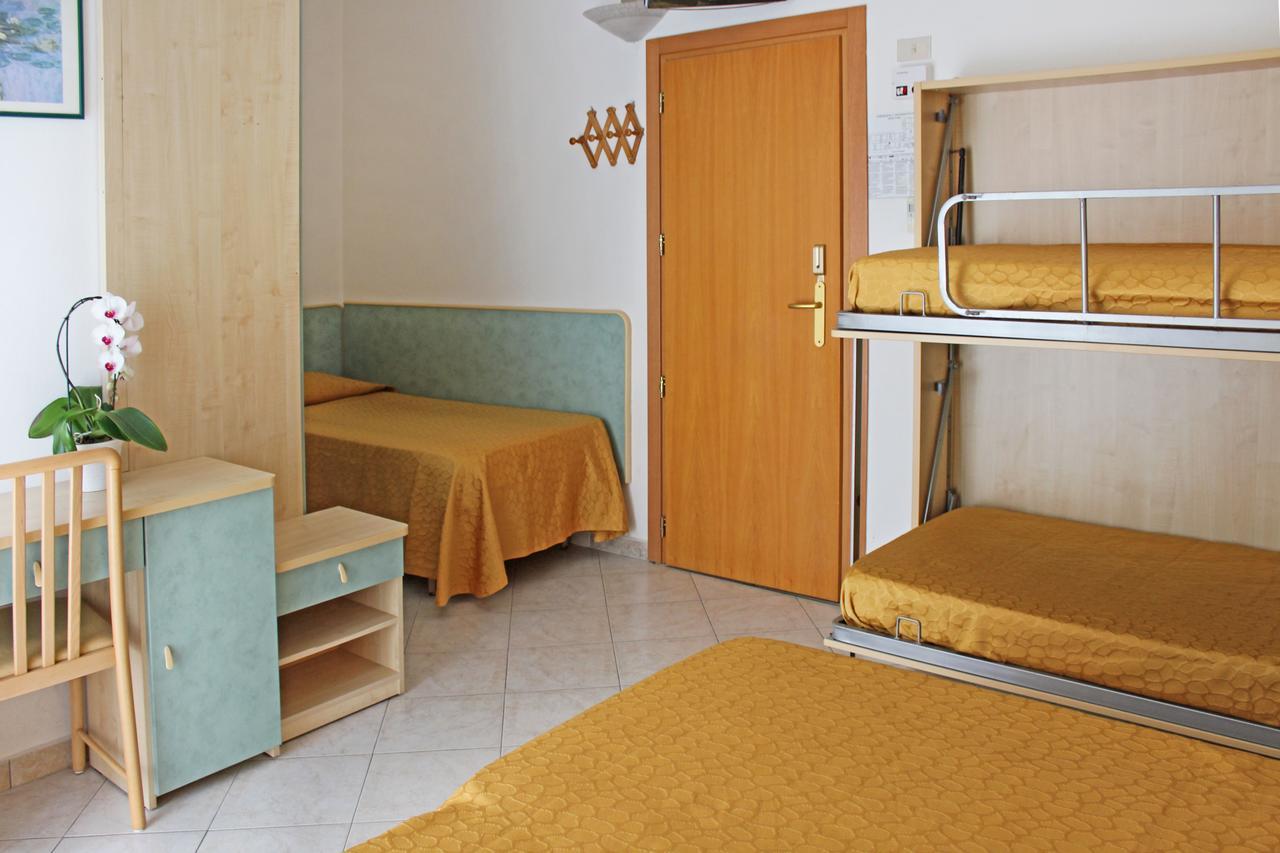 Hotel Flora Белларія-Іджеа-Марина Екстер'єр фото