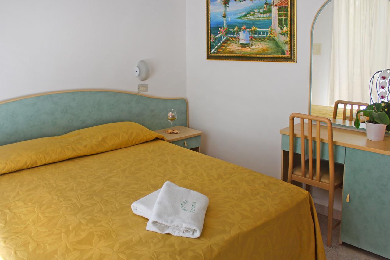 Hotel Flora Белларія-Іджеа-Марина Екстер'єр фото